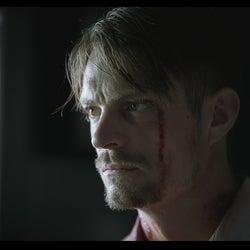 『THE KILLING』ジョエル・キナマンにだけ見えていたものとは!?『THE INFORMER/三秒間の死角』