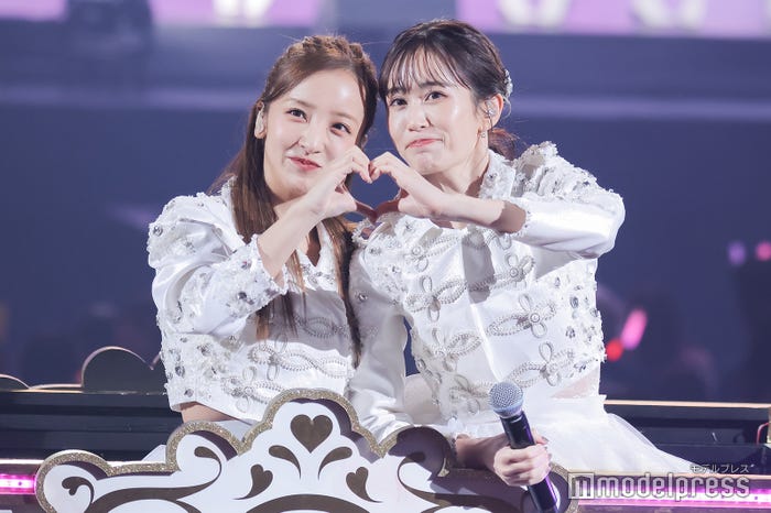 板野友美、前田敦子(C)モデルプレス