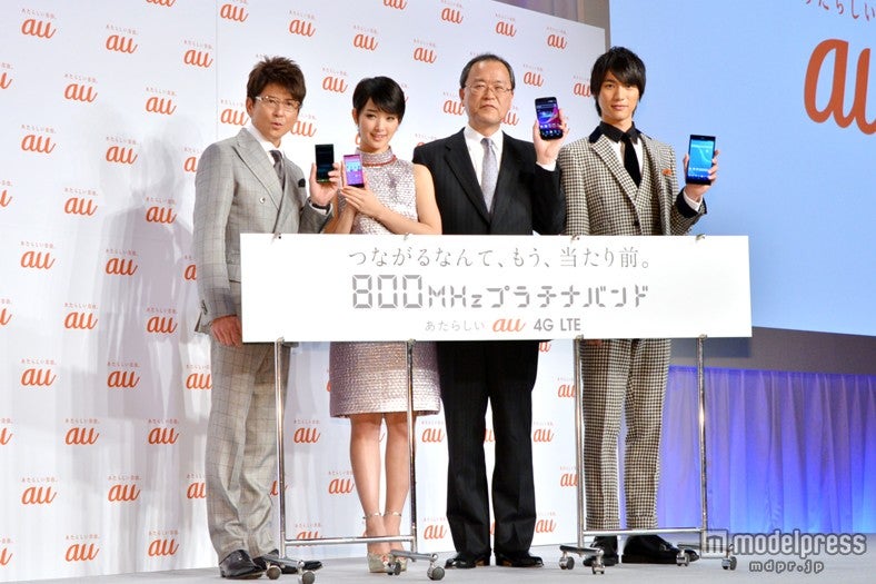 左から：哀川翔、剛力彩芽、田中孝司氏、福士蒼汰