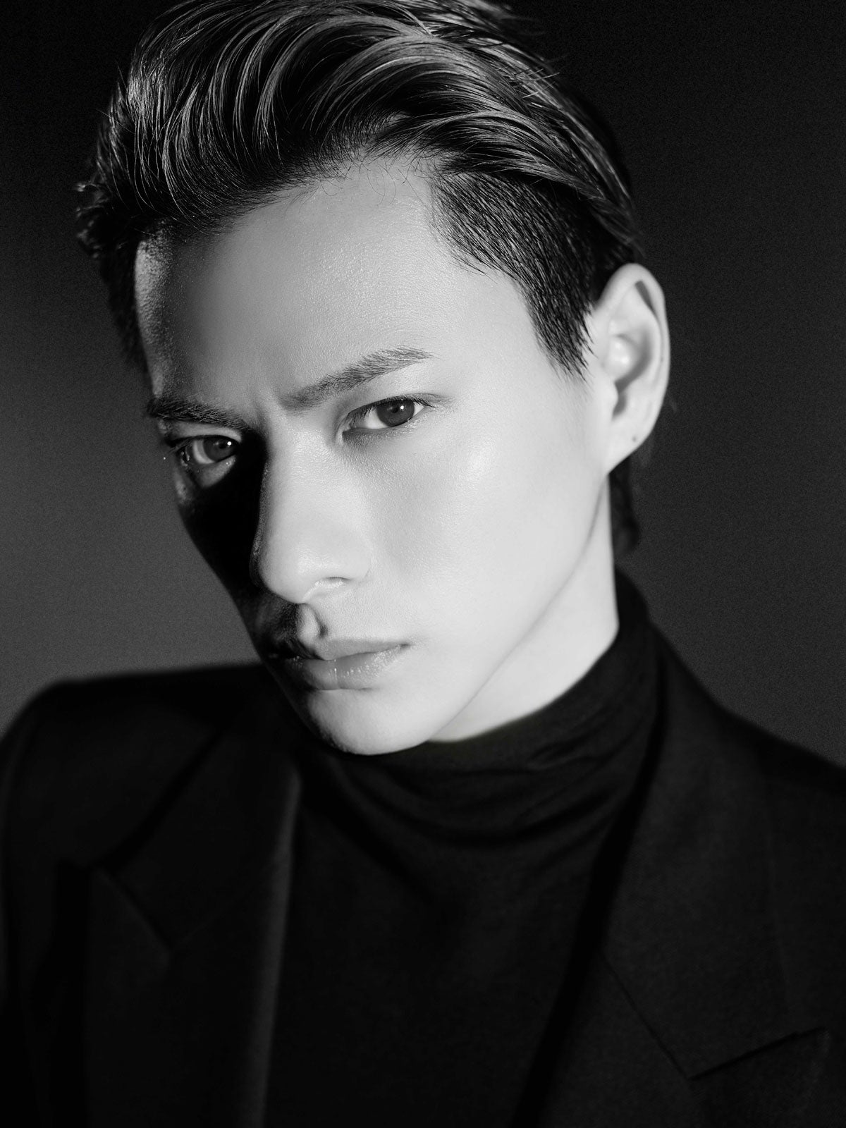 平野紫耀　写真 Number_i平野紫耀、上目遣い自撮りショットに反響相次ぐ「綺麗な
