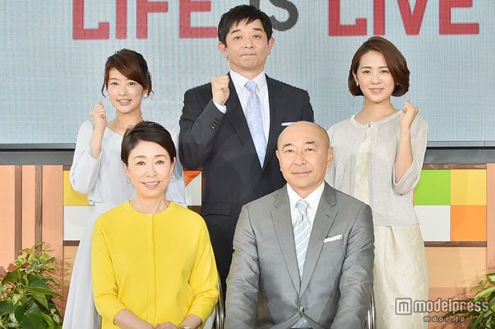 (前列左から)『直撃LIVEグッディ!』のMCを務める安藤優子、高橋克実(後列左から)『みんなのニュース』のキャスターを務める生野陽子アナ、伊藤利尋アナ、椿原慶子アナ