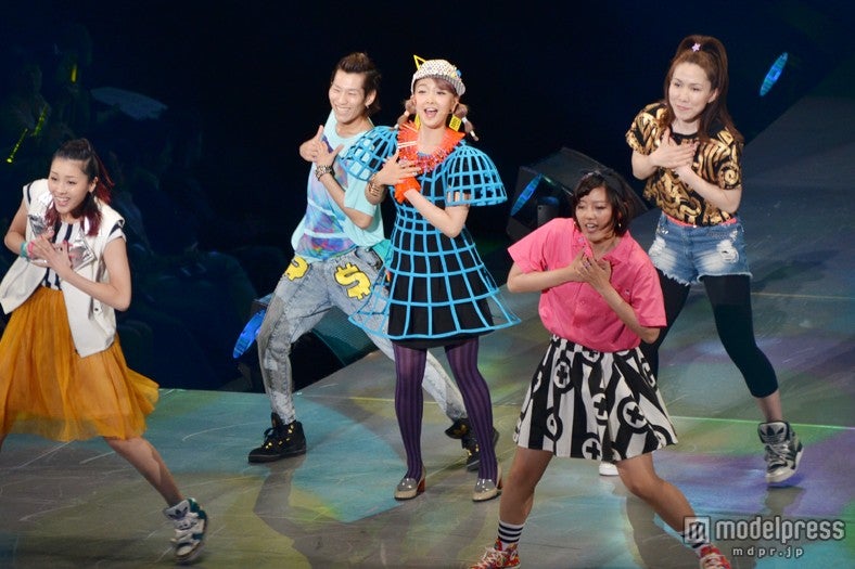 太った猫？ポップな新ファッションアーティストに「かわいい」の大歓声