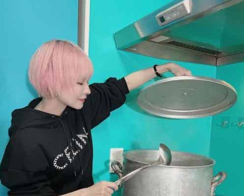 益若つばさ、バレンタインに“本格手作りラーメン”「骨から5時間以上煮込んで」