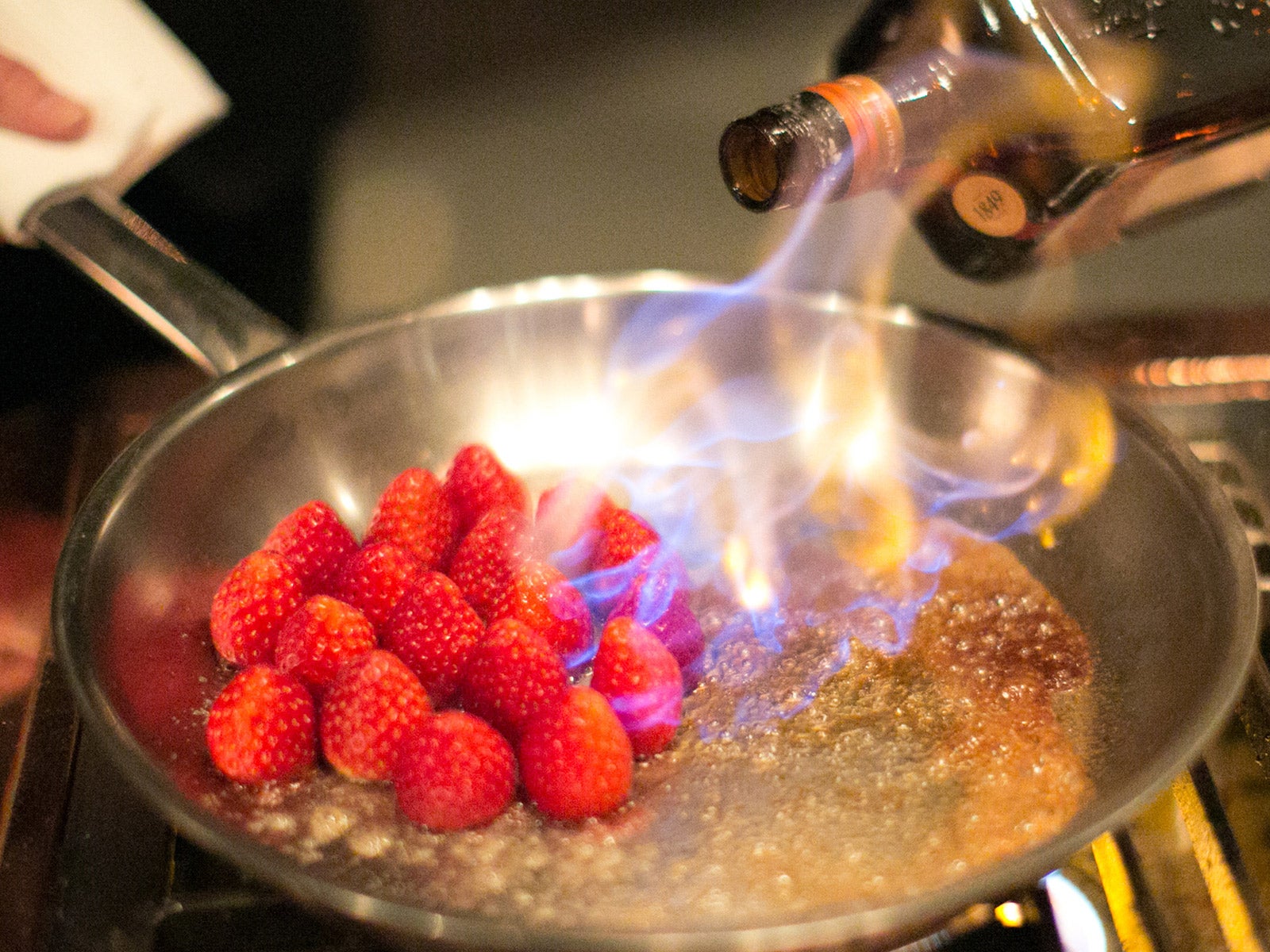 イチゴのフランベ／画像提供：株式会社東急ホテルズ