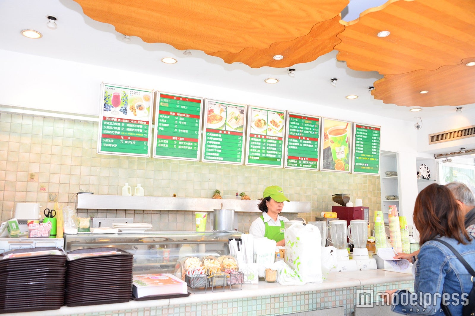 明るい店内（C）モデルプレス