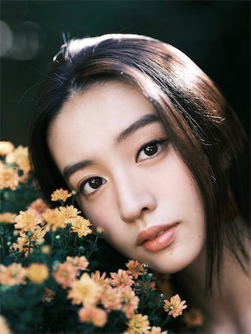 Koki,、菊の花に寄り添う"ドアップ写真"が美しすぎる 撮影は姉・Cocomi