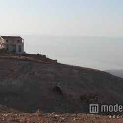 「Seventeen」モデル鈴木友菜が訪れた死海の見える絶景ハウス/画像提供:テレビ東京