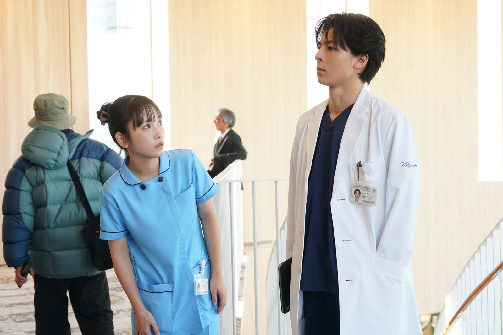 川栄李奈、高杉真宙「となりのナースエイド」第2話より（C）日本テレビ