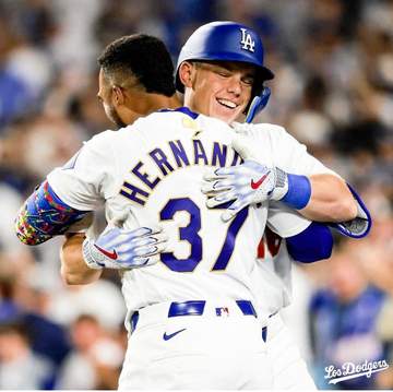 逆転開幕3連勝のドジャース NHK解説も「どんだけ役者が揃ってるんですか！」スミスが誕生日に劇的逆転アーチ「自分の誕生日を自分で祝うって」苦笑い