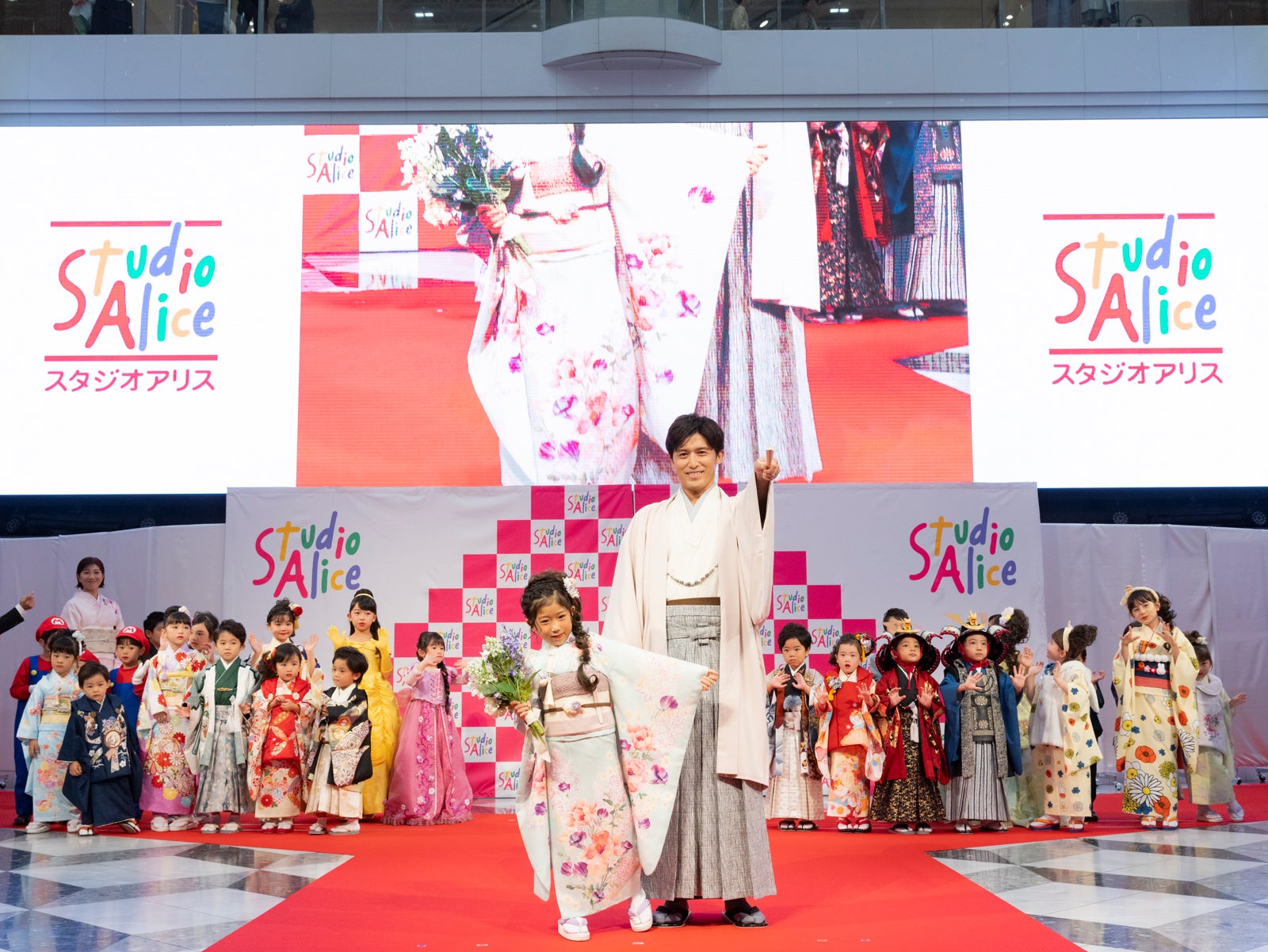 長女・みれいちゃん、増嶋竜也（提供写真）