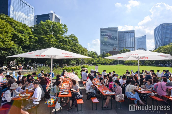 ビール110種 グルメ260種で食欲の秋を満喫 日比谷オクトーバーフェスト 開催 女子旅プレス