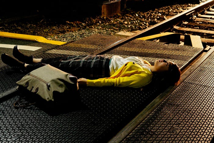 土屋太鳳(C)2021 「哀愁しんでれら」製作委員会