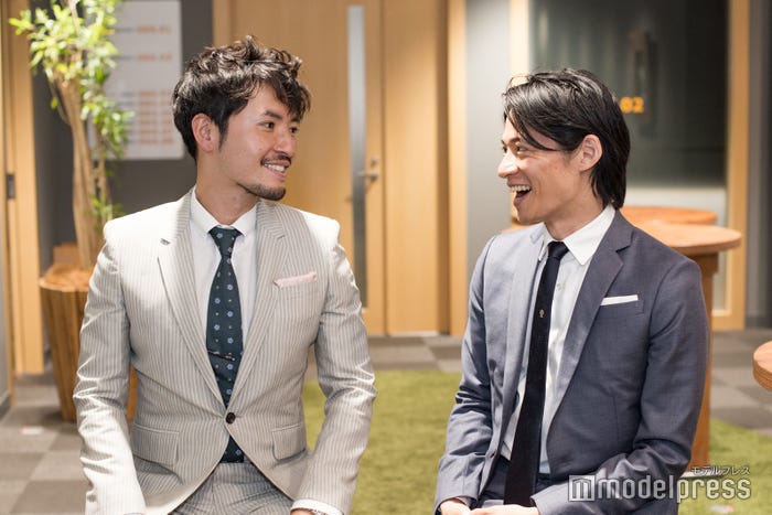 (左から)小柳津林太郎、久保裕丈 (C)モデルプレス