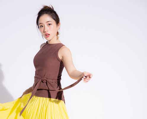 石原さとみ、ノースリーブで美肌輝く 鮮やかワントーンコーデで魅了