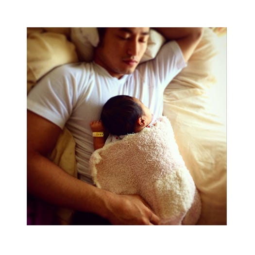 夫&愛娘の2ショットを公開/あびる優Instagramより