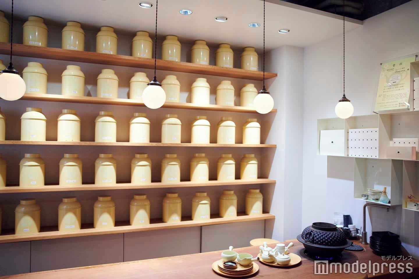 ティーサロンではお茶の試飲も可能（C）モデルプレス