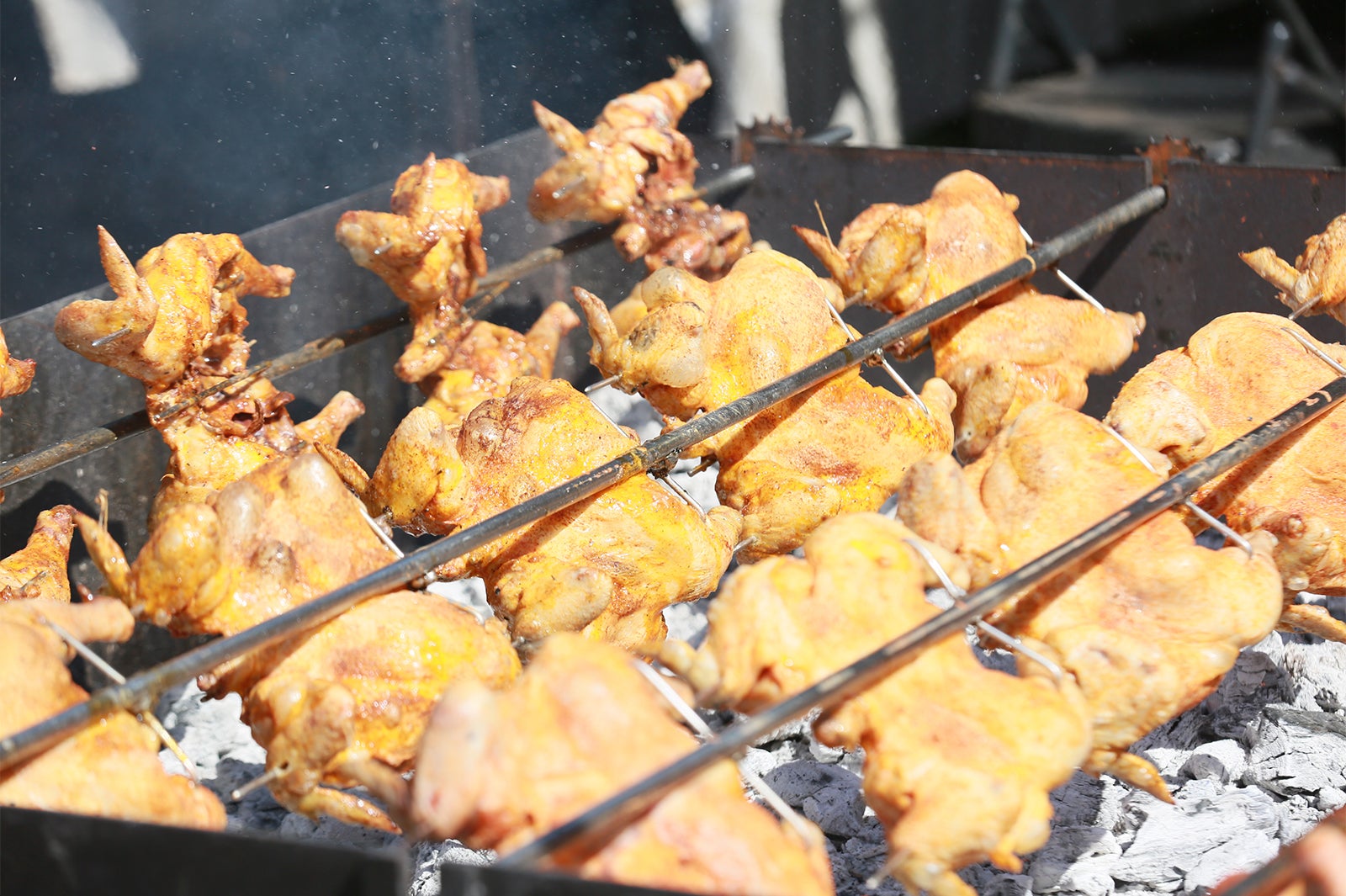 名物のフリフリチキン／画像提供：レイズ・オリジナル・ブロイルドチキンPR事務局