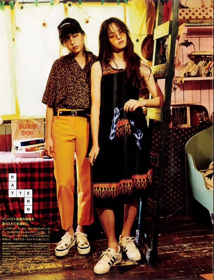 モトーラ世理奈、藤田エミリ(C)カエルム NYLON JAPAN2016年9月号