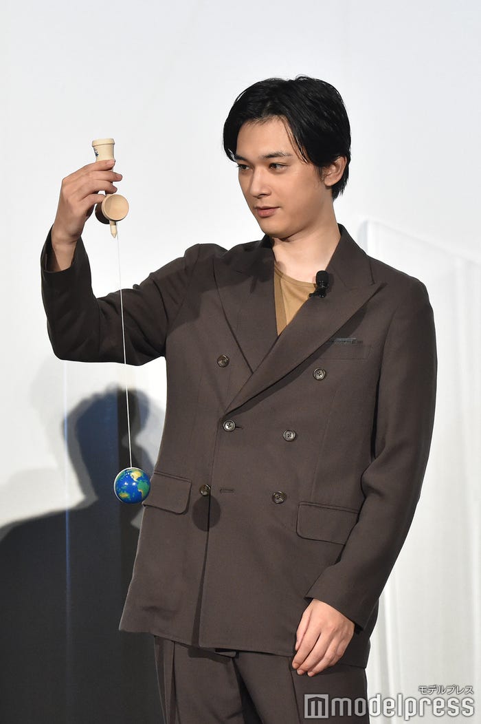 吉沢亮、全集中(C)モデルプレス