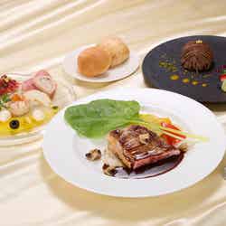 デラ・ディーバ・スペシャルコース(肉)/画像提供:ユニバーサル・スタジオ・ジャパン