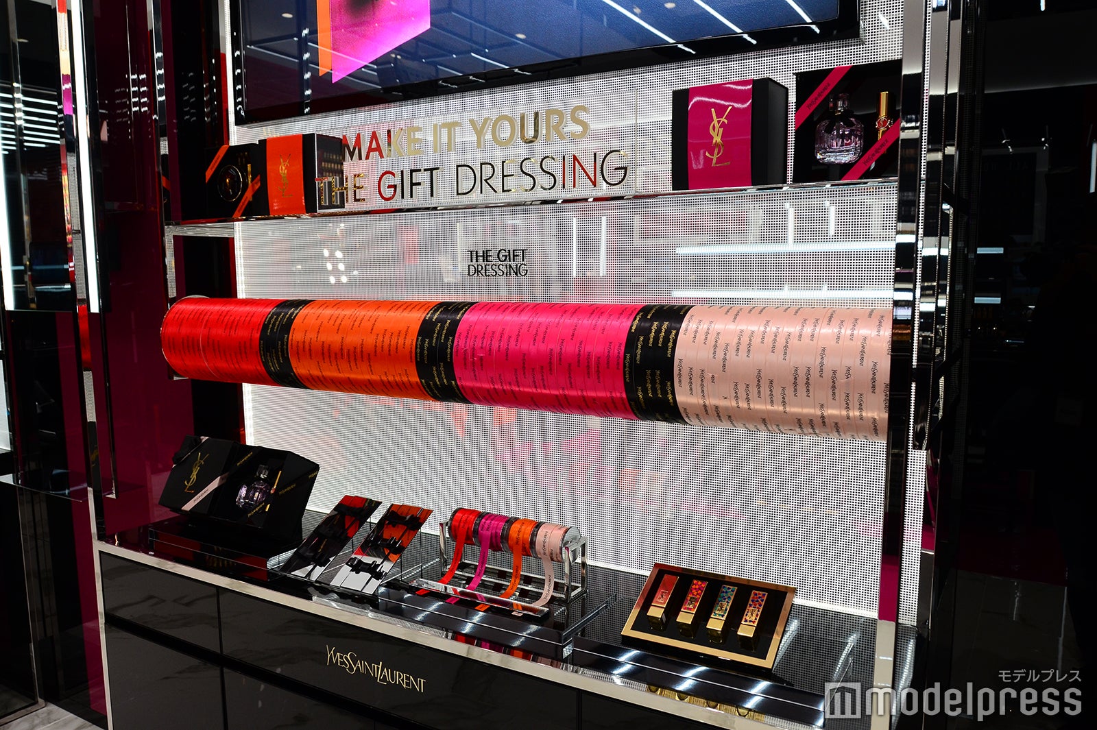 イヴ・サンローラン ボーテのギフトラッピング（C）モデルプレス