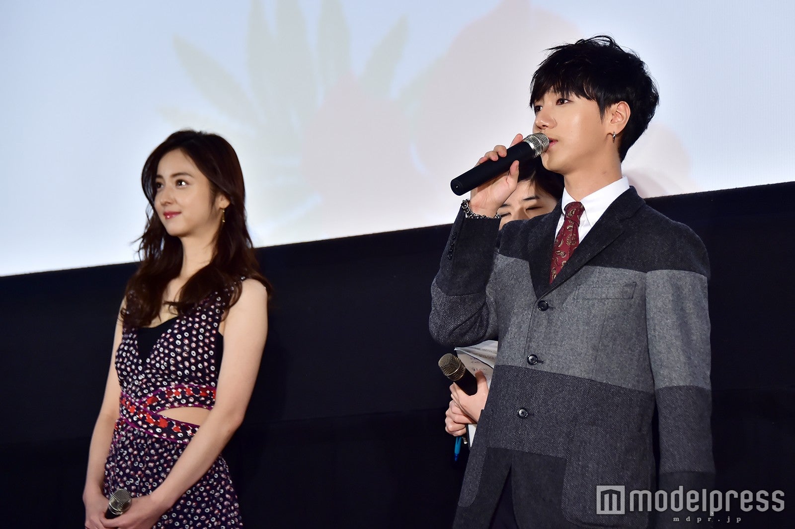 佐々木希、イェソン （C）モデルプレス