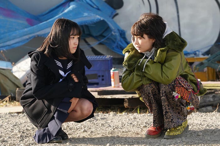 田牧そら、広瀬すず(C)日本テレビ