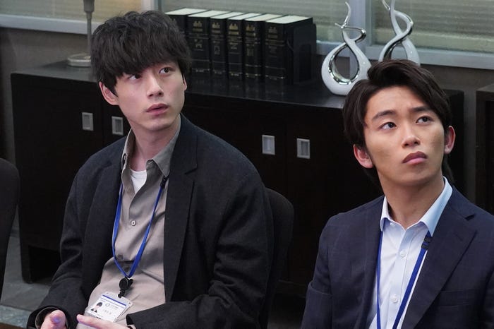 坂口健太郎、加藤清史郎/「競争の番人」第2話より(C)フジテレビ