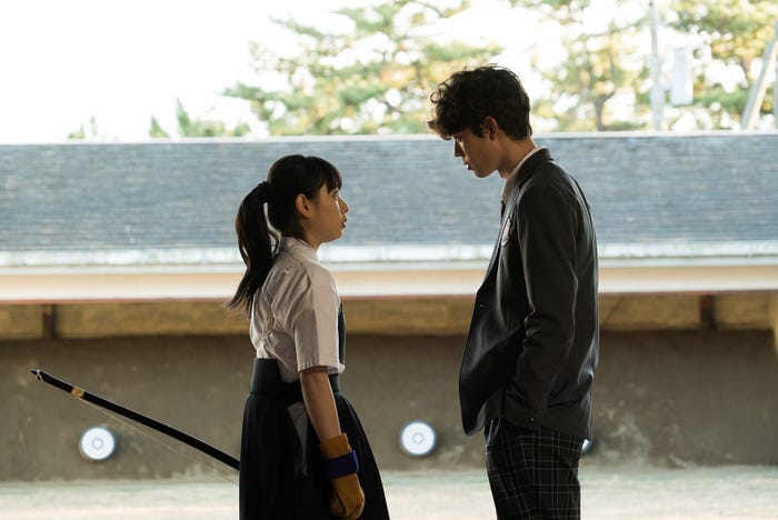 桜井日奈子、宮沢氷魚/「僕の初恋をキミに捧ぐ」第2話より(C)テレビ朝日