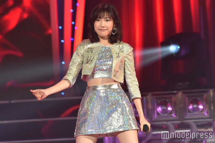 24時間テレビ Akb48渡辺麻友 Nmb48山本彩 ミニスカ 腹チラsexy衣装で山本リンダと生歌唱 モデルプレス 24時間テレビ Akb48渡辺麻友 Nmb48山本彩 ミニスカ 腹チラsexy衣装で山本リンダと生歌唱 モデルプレス