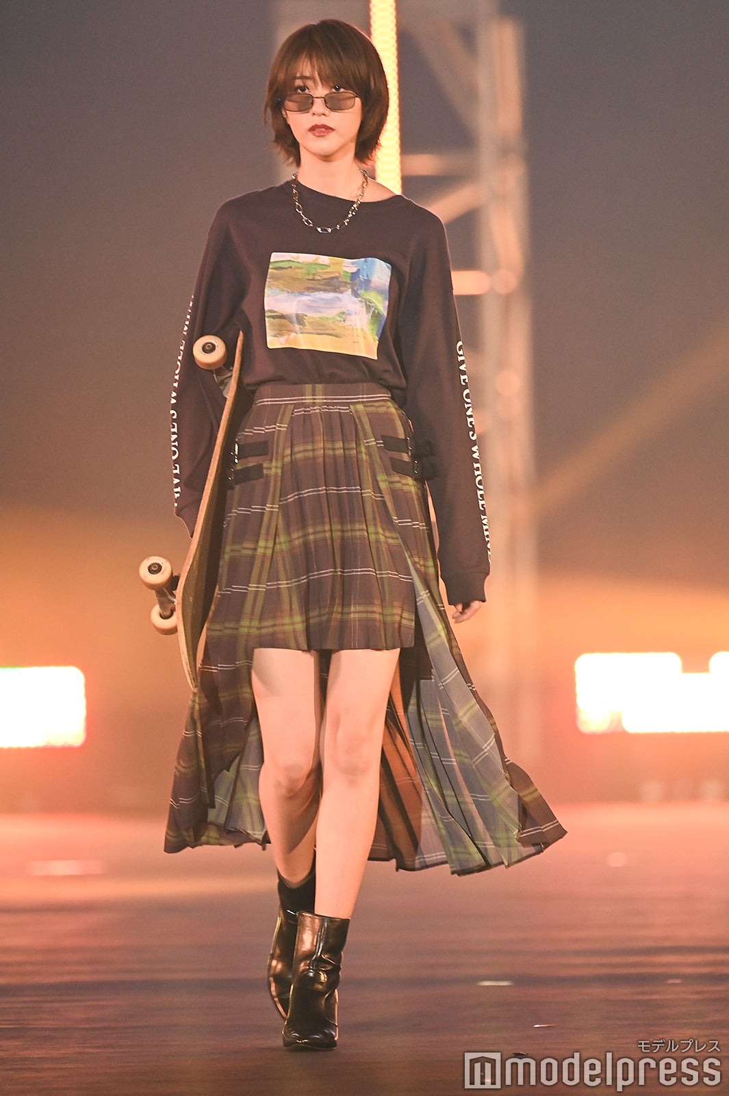 欅坂46土生瑞穂、圧巻美脚に釘付け＜TGC2020A／W ONLINE