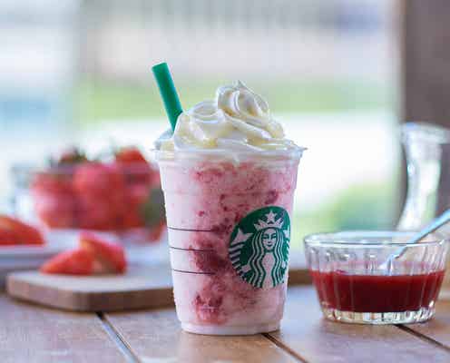 スタバ、“ストロベリー&ホワイトチョコ”フラペがサプライズ登場