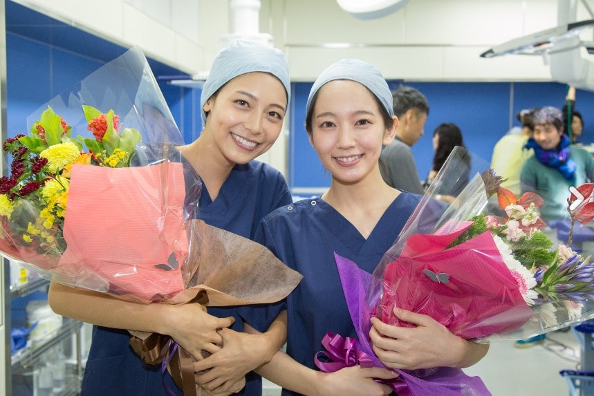 相武紗季＆吉岡里帆、“おでこ全開”2ショットに反響「美人コンビ」「可愛い」