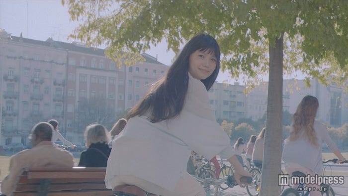 宮崎あおい/ファンデ「SUGAO」新CM「空と自転車と私」編
