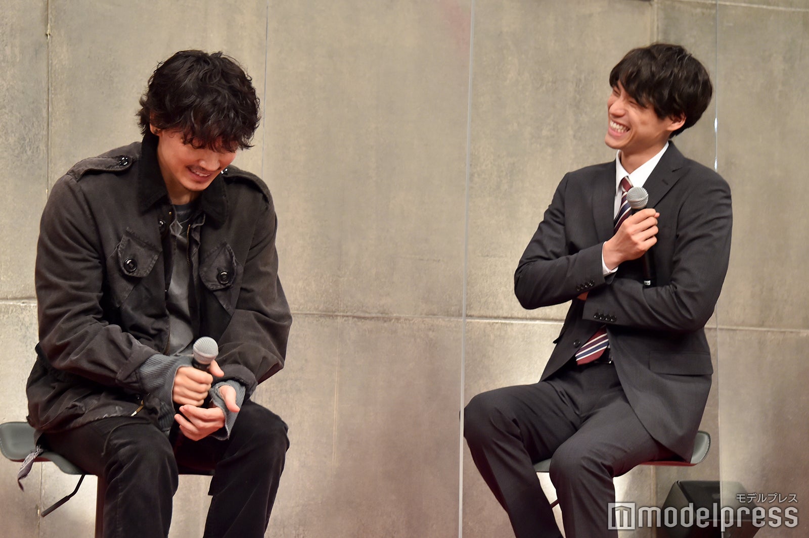 綾野剛、福士蒼汰 （C）モデルプレス