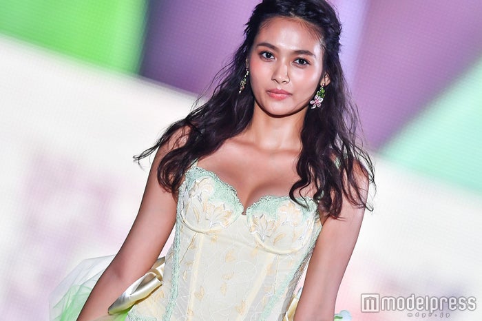 写真特集 近藤千尋 ジャンポケ太田夫妻が ランウェイキス Akb48 ぺこ りゅうちぇる 怪盗ピンキー Pinkid ゆなも勢揃い 関西コレクション17a W モデルプレス 写真特集 近藤千尋 ジャンポケ太田夫妻が ランウェイキス Akb48 ぺこ りゅうちぇる 怪盗ピンキー Pinkid ゆなも勢揃い 関西コレクション17a W モデルプレス