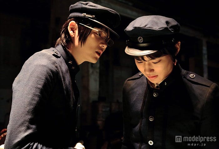 古川雄輝、野村周平(C)2016『ライチ☆光クラブ』製作委員会