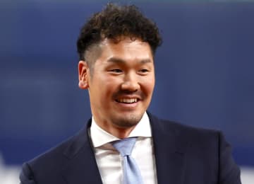 「おもてなしがすごい」 元オリ戦士のもとに高級SUV「待ちに待った納車」と報告 荷台に赤いバラの花束