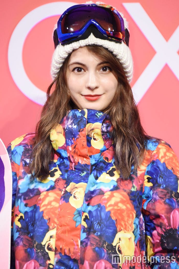 熱愛に関する質問に応じたマギー (C)モデルプレス