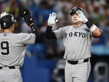 巨人がヤクルトに3連勝！ 初回に打者一巡猛攻で46歳石川をKO
