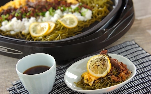 みんなでワイワイ楽しめる、ホットプレートで作る「瓦そば風年越しそば」