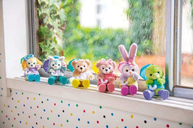 東京ディズニーシー、“雨の日”仕様のダッフィー＆フレンズ新作グッズ