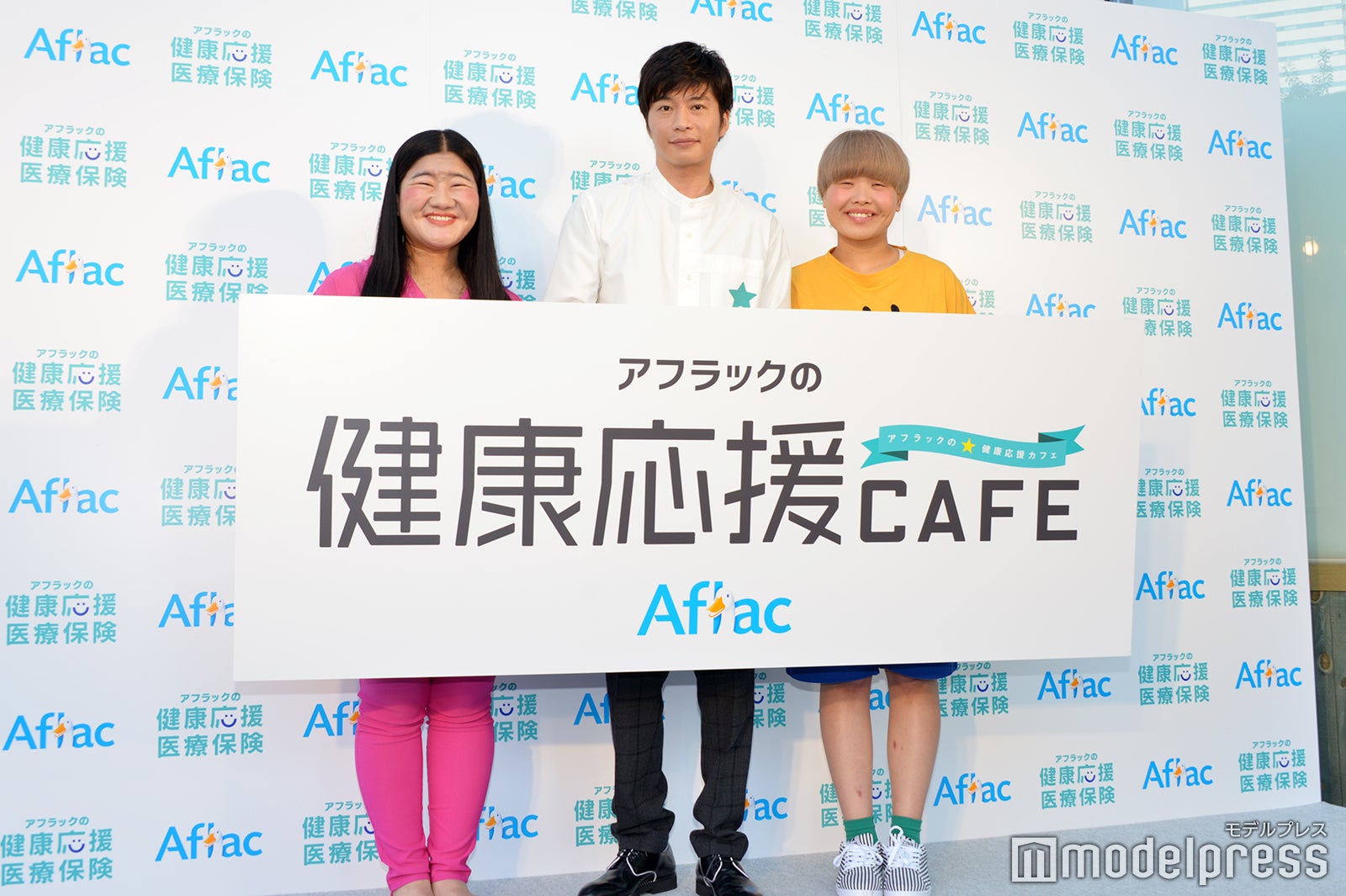 （左から）よしこ、田中圭、まひる（C）モデルプレス