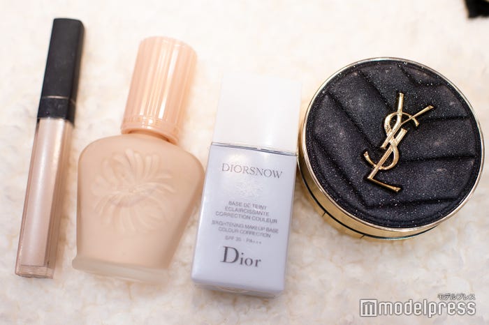 ベースメイク/(左から)NARSコンシーラー、ポール&ジョー下地、Dior下地、イヴ・サンローランファンデーション(C)モデルプレス