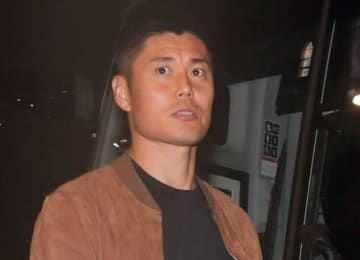 サッカー元日本代表GKが家族ショット投稿 ハーフの美人妻が自撮り撮影「いつも言っちゃうけど奥様美しい」