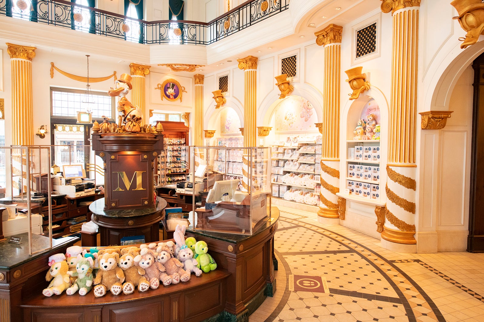 グッズ陳列の様子（C）Disney