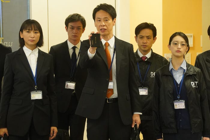 (左から)杏、大倉孝二、石川萌香/「競争の番人」第7話より(C)フジテレビ