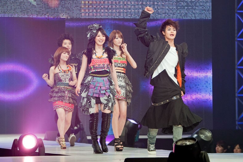 桐谷美玲、桜庭ななみらが「神戸コレクション」に登場　「ランウェイ☆ビート」を生で実現