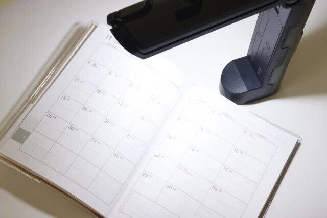 ダイソー 折り畳み式作業ライト ダイソーの便利な折り畳み式作業ライト