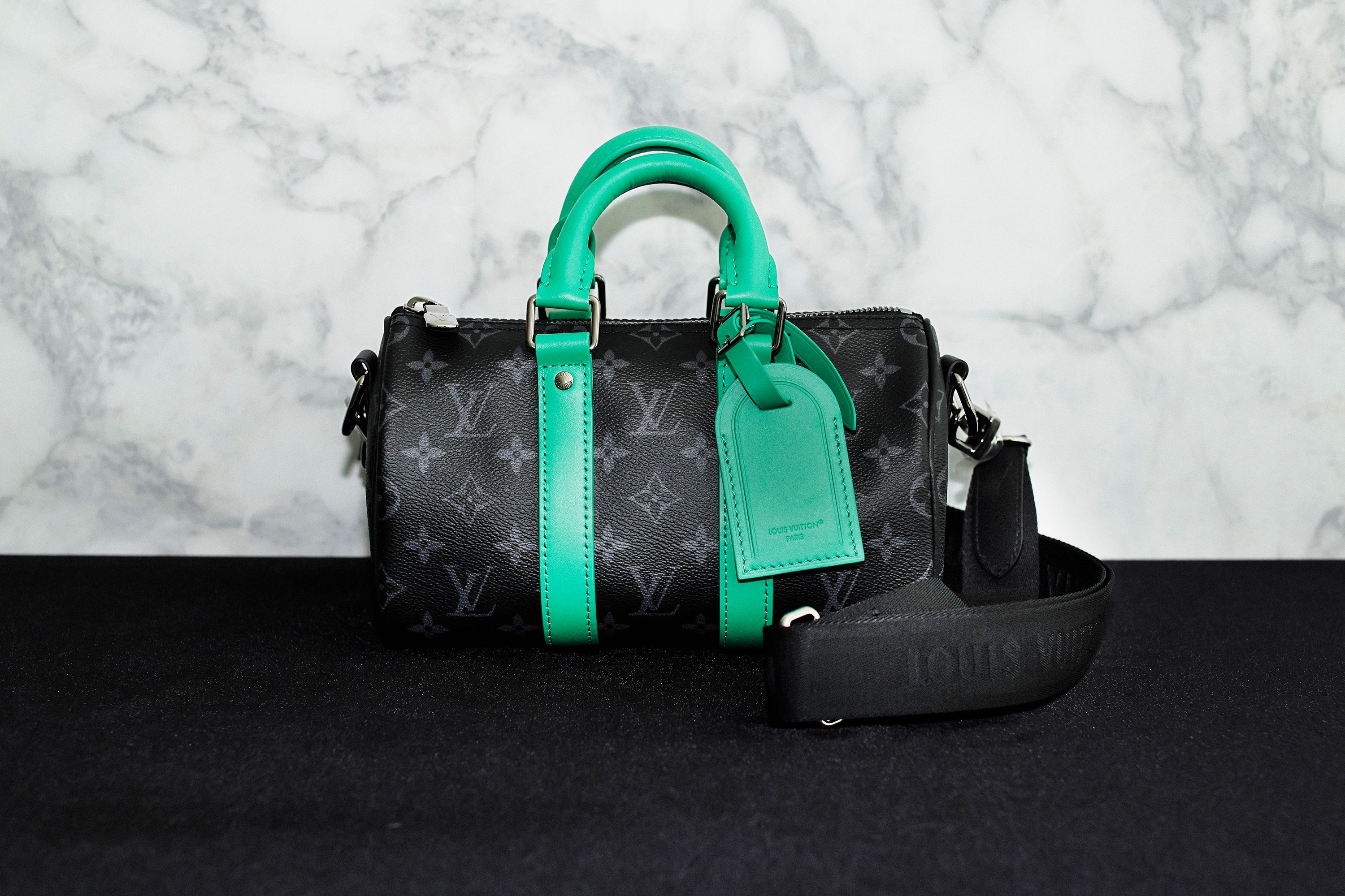 ミニ財布か、ビッグボリュームの長財布か。2025年秋冬の財布はどっちが正解？──バッグと財布、2025年秋の陣